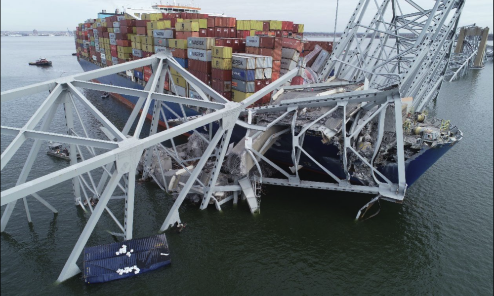 Singapore-registered “Dali” crashing into Baltimore bridge